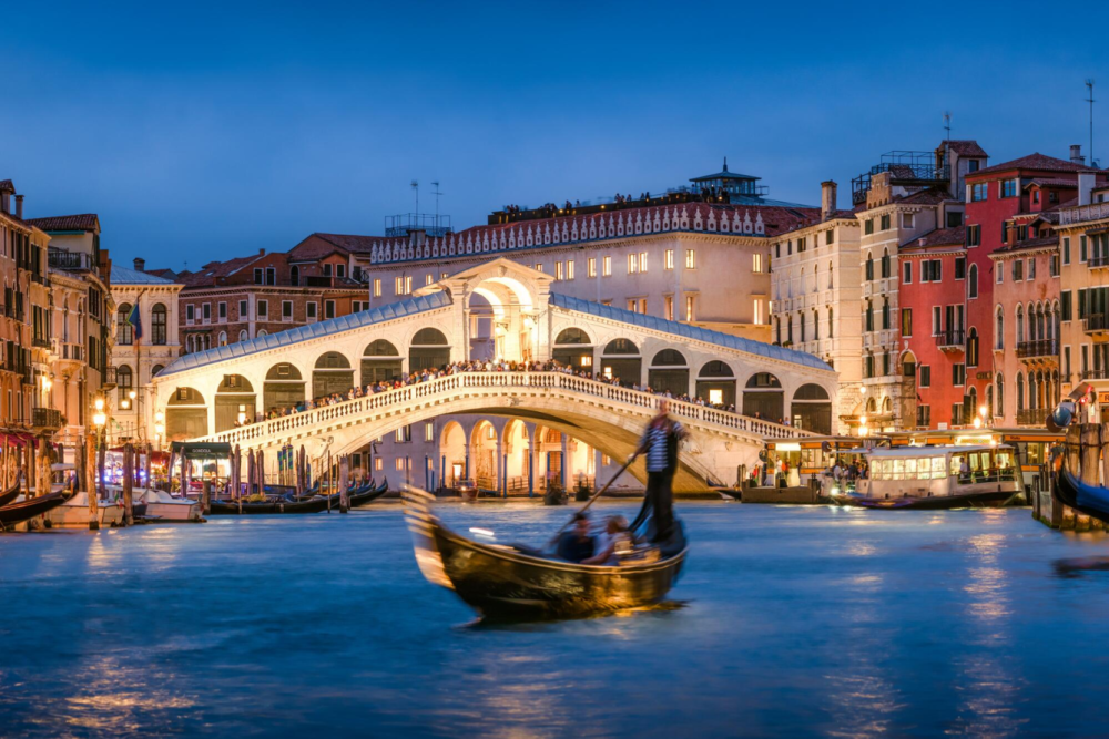 du lich y dau truong colosseum thanh pho venice thap nghien pisa du lich rome
