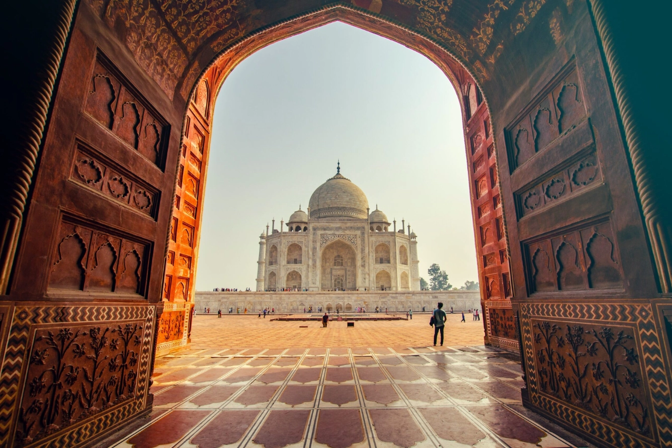 Kiến trúc cẩm thạch trắng của Taj Mahal