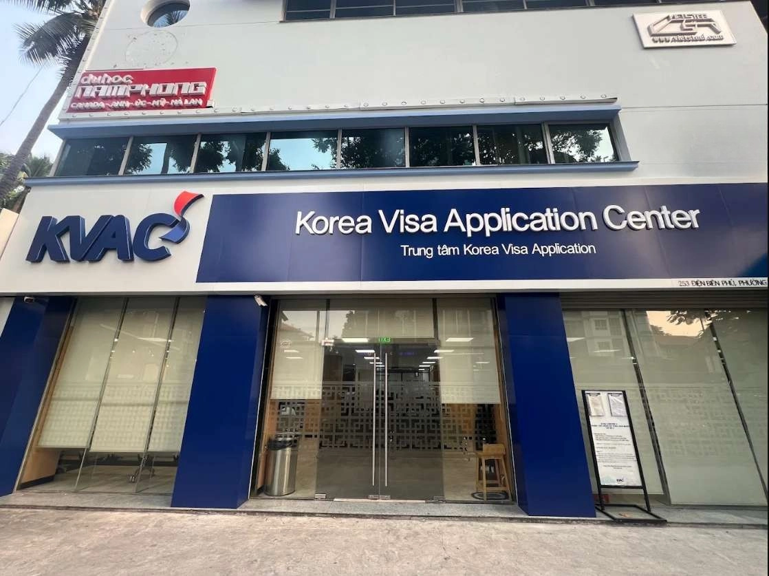 Trung tâm KVAC TP.HCM Cơ sở 1 tọa lạc tại khu vực trung tâm Quận 1 với quy trình kiểm duyệt hiện đại.