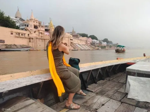 Dạo thuyền trên sông Hằng tại Varanasi