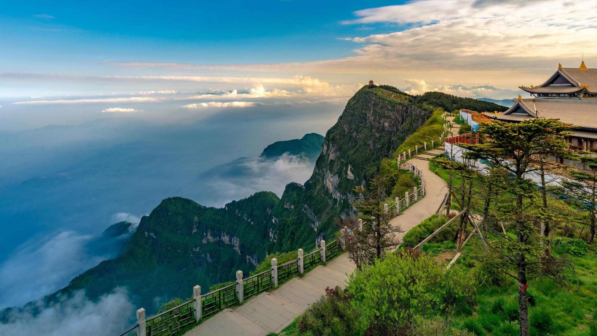 Nên Đi Du Lịch Trung Quốc Tự Túc Hay Theo Tour Trọn Gói?