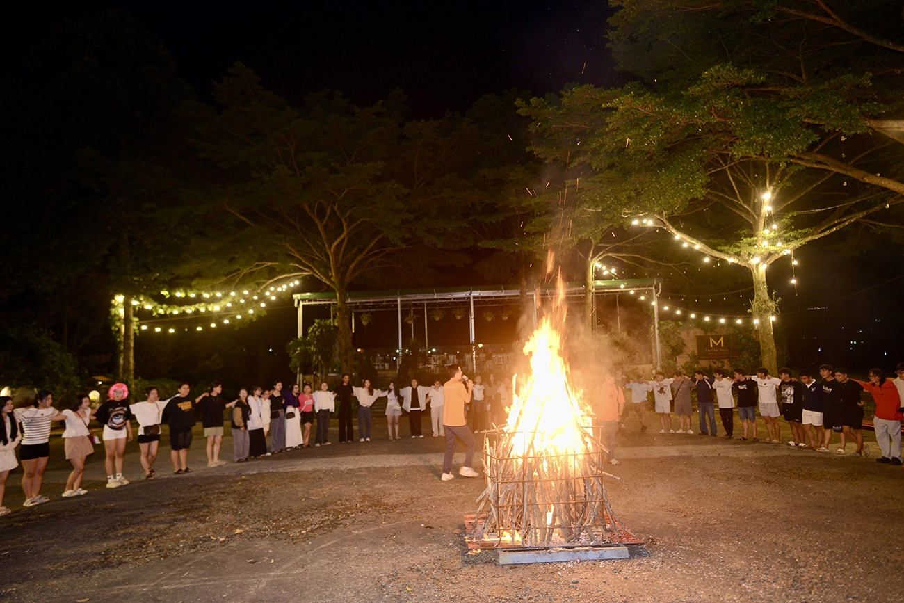 Hải Đăng Travel tổ chức tour học tập thực tế kết hợp lửa trại và Gala Dinner cho sinh viên.
