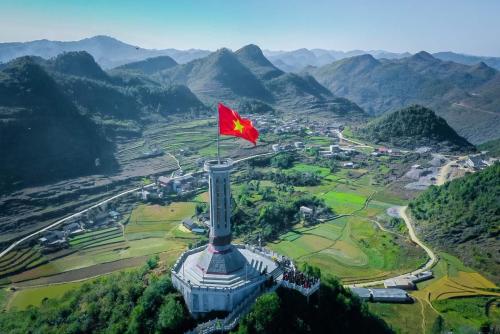 Kinh Nghiệm Đi Tour Hà Giang Check-in Cột Cờ Lũng Cú
