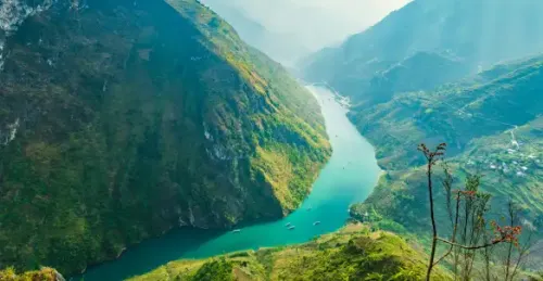 Trải Nghiệm Đi Thuyền Trên Sông Nho Quế, Ngắm Hẻm Vực Tu Sản Kỳ Vĩ