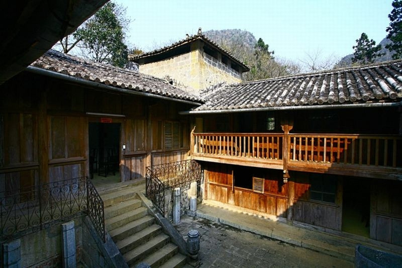 dinh thự vua mèo 2