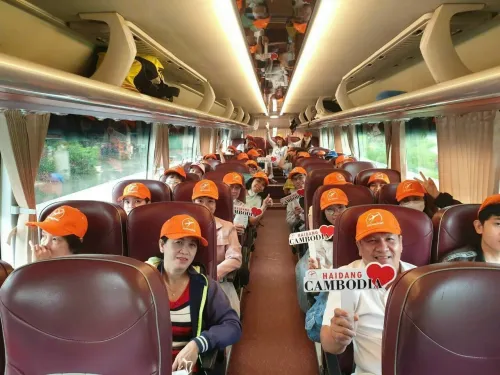 Xe ghế ngồi sử dụng trong tour Campuchia