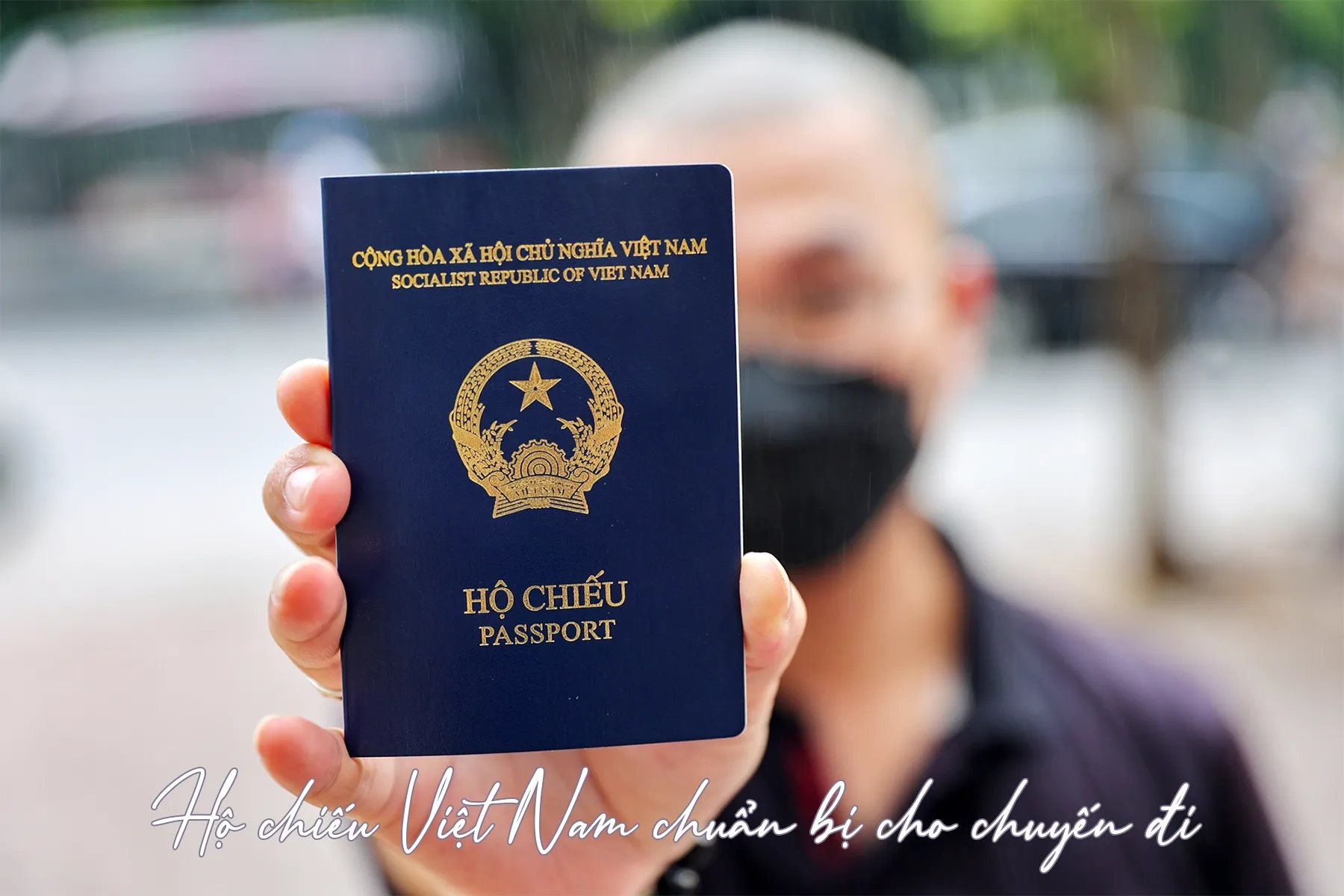Bìa hộ chiếu Việt Nam chuẩn bị cho chuyến đi