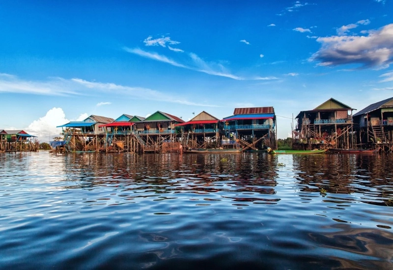 Mặt nước và cảnh quan vùng hồ Tonle Sap
