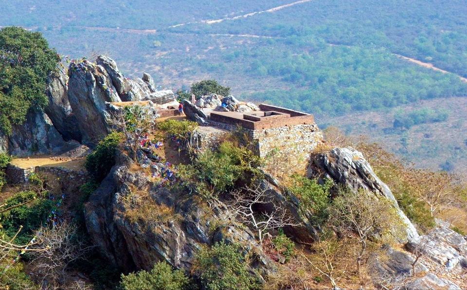 Rajgir-va-nui-linh-thuu