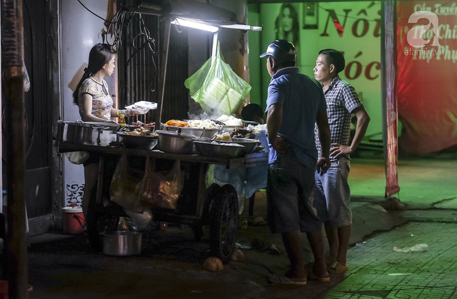 3-quan-che-banh-ban-den-rat-khuya-cho-nhung-nguoi-hao-ngot-lai-me-an-dem-o-sai-gon-ivivu-1