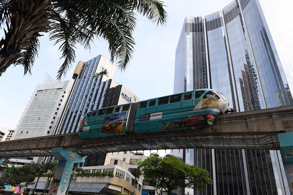 Không chỉ thuận tiện đi lại trong thành phố, Metro KL còn kết nối với sân bay quốc tế, đưa khách du lịch sang các bang lân cận và thậm chí còn có tuyến chạy thẳng tới Singapore Không chỉ thuận tiện đi lại trong thành phố, Metro KL còn kết nối với sân bay quốc tế, đưa khách du lịch sang các bang lân cận và thậm chí còn có tuyến chạy thẳng tới Singapore