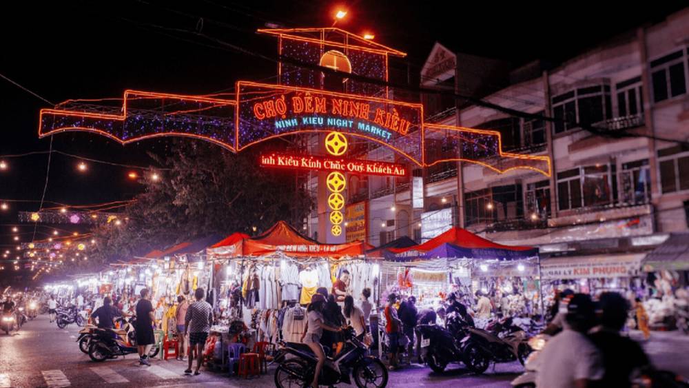 Chợ đêm Ninh Kiều - Thiên đường ăn uống, mua sắm không thể bỏ lỡ