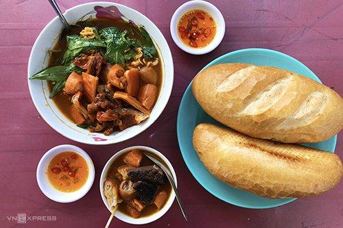 Ba quán phá lấu ở Hà Nội