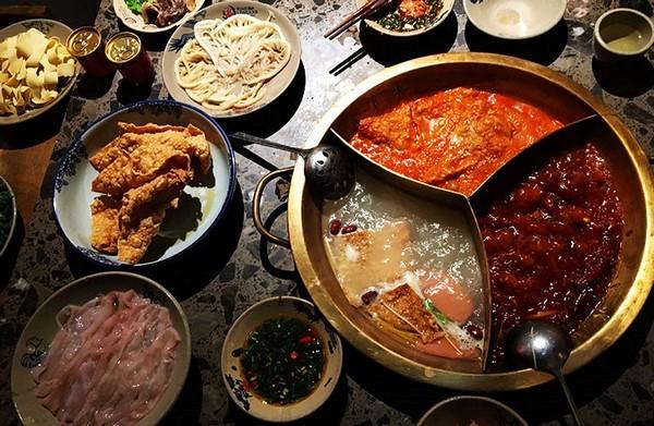 Đi Du Lịch Thành Đô Nên Ăn Gì? Khám Phá Thiên Đường Ẩm Thực Tứ Xuyên Cay Nồng Hút Hồn