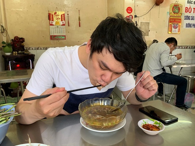 Bún bò Huế kiểu Hoa tuy khá lạ miệng nhưng lại được lòng nhiều thực khách Ảnh: Lưu Trân Bún bò Huế kiểu Hoa tuy khá lạ miệng nhưng lại được lòng nhiều thực khách Ảnh: Lưu Trân