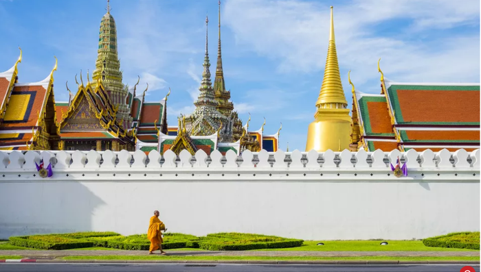 huong-dan-chi-tiet-cach-trai-nghiem-cung-dien-hoang-gia-bangkok-ivivu-1