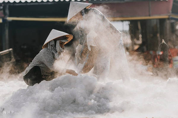 Không phải lúc nào cảng cá cũng đông vui, nhộn nhịp như hôm nay. Theo ngư dân tại đây, chỉ vào các ngày 13,14,15 Âm lịch, thuyền cá mới về.