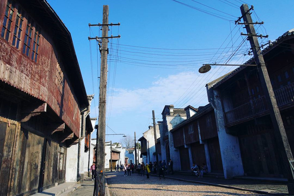 Bên cạnh là nơi quay phim, phim trường Chedun cũng là một địa điểm du lịch thu hút du khách ghé tham Thượng Hải. Phim trường thường mở cửa cho khách tới tham quan từ 8h30 đến 16h30. Đôi khi bạn sẽ bắt gặp những đoàn phim đang thực hiện những cảnh quay tại đây. Ảnh: @Trangmon.