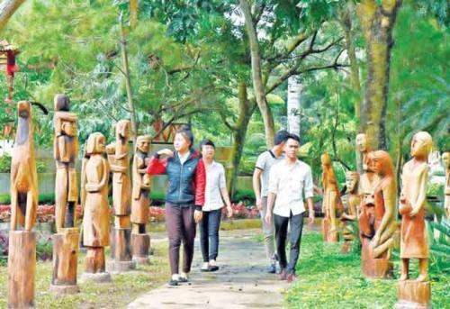 Khám phá vườn tượng gỗ Măng Đen - Nét nghệ thuật độc đáo mang đậm dấu ấn văn hóa Tây Nguyên
