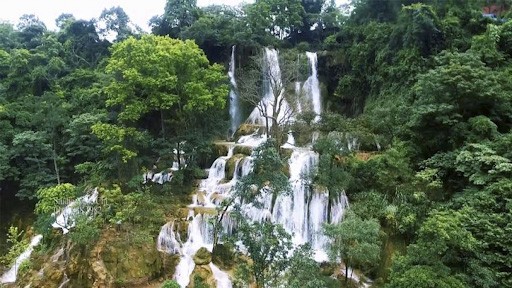 Thác Dải Yếm ở Mộc Châu