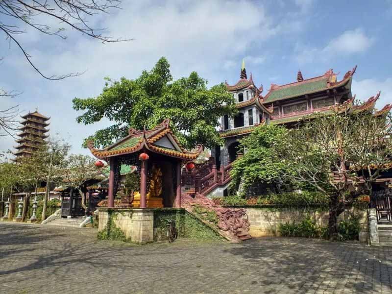 Thiền viện Thiên Hưng Cổng tam quan