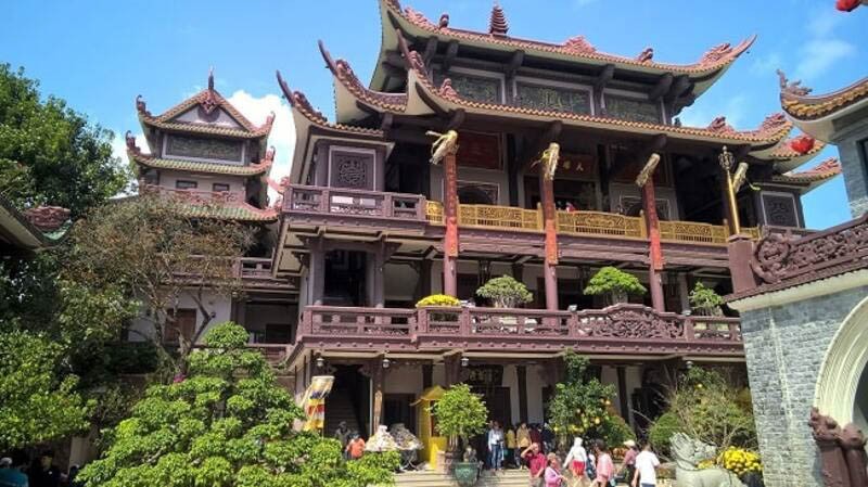 Thiền viện Thiên Hưng Khách du lịch nói gì khi chiêm ngưỡng tượng Phật nơi chùa Thiên Hưng
