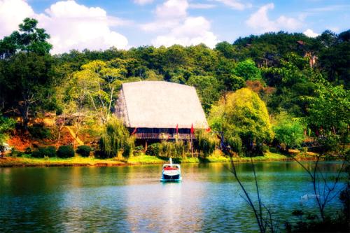 Khám Phá Hồ Đăk Ke - Thiên Đường Bí Ẩn Giữa Cao Nguyên Tây Nguyên