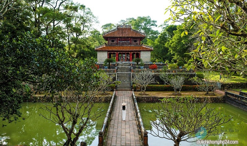Đồi vọng cảnh Lăng Minh Mạng gần đồi vọng cảnh