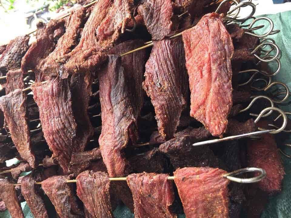 Thịt hun khói Huệ Tâm, món ngon không thể chối từ theo kinh nghiệm du lịch Măng Đen
