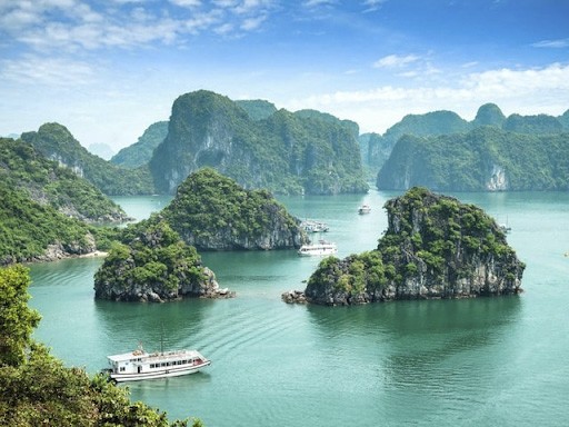 Tham quan vịnh Hạ Long