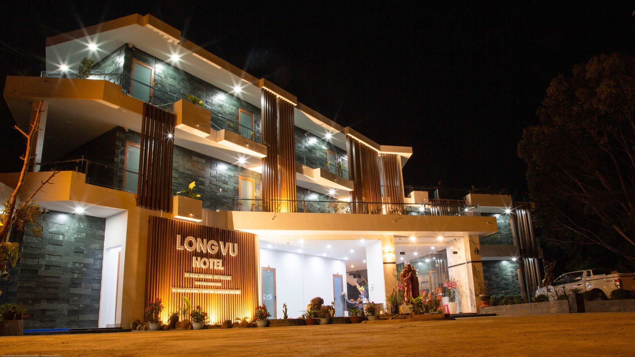 Cảnh ban đêm tại Long Vũ Hotel