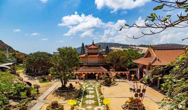 Không gian phật giáo xung quanh Tịnh xá Ngọc Hoà Tịnh xá Ngọc Hoà