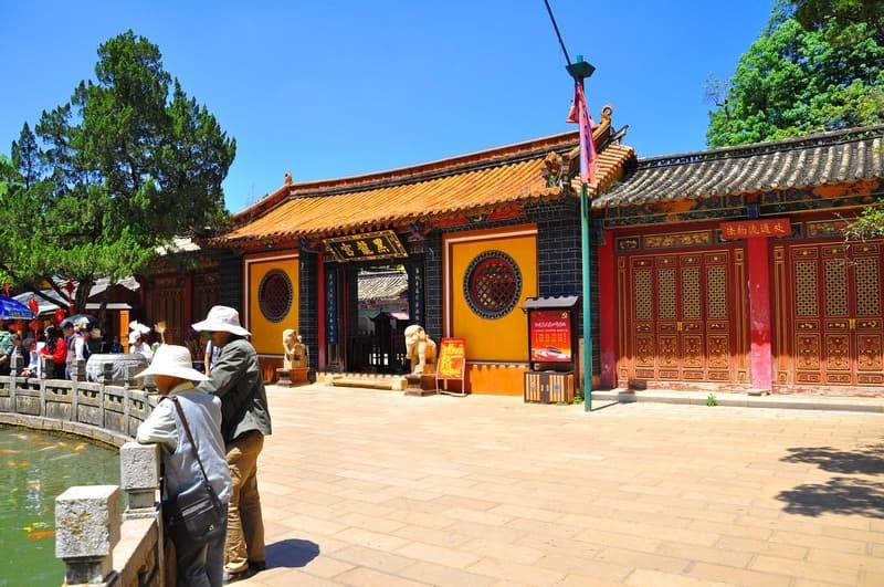 Di chuyển đến công viên Hắc Long Đàm Lệ Giang