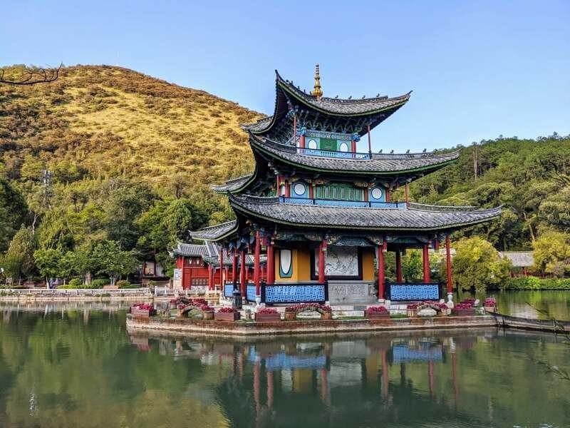 Đền Thần Rồng tại công viên Hắc Long Đàm Lệ Giang