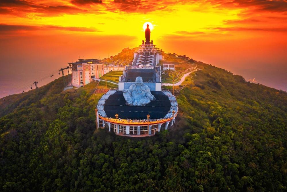 du lich tay ninh nui ba den toa thanh tay ninh ho dau tieng
