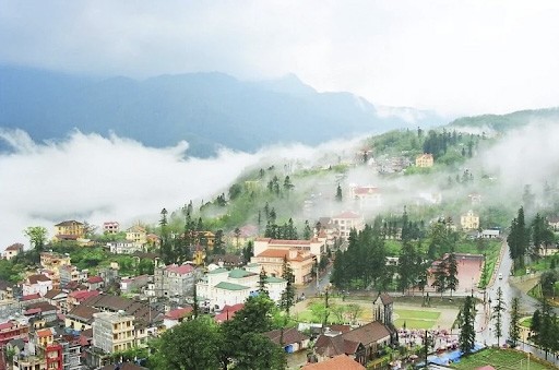 Thị trấn Sapa trong sương mù