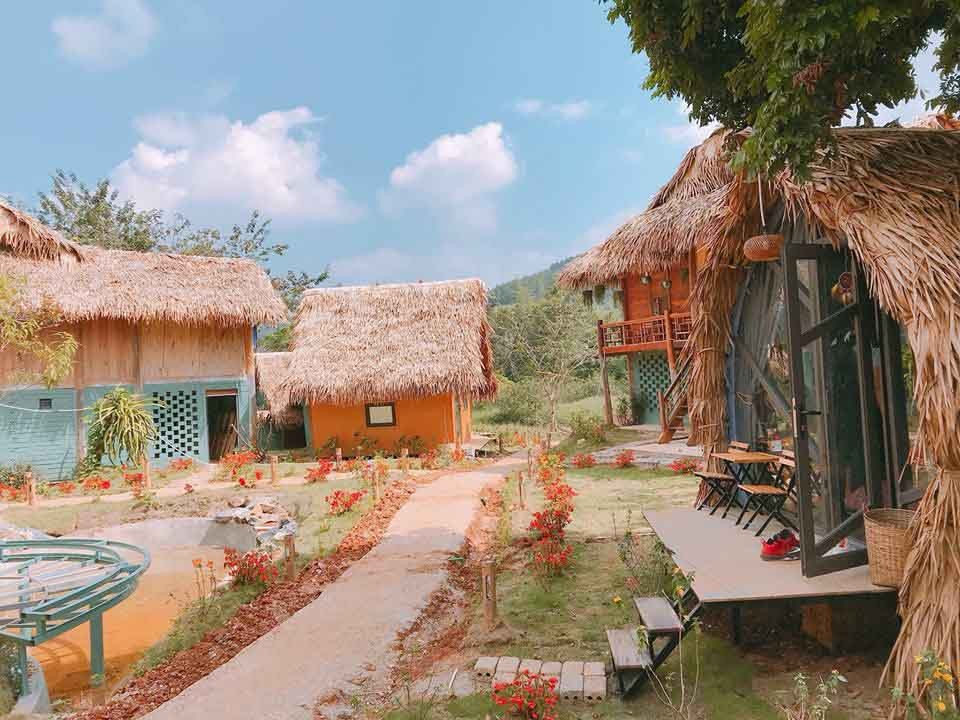 Ngủ tại nhà người dân