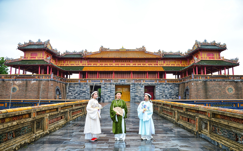 Tham quan kinh thành Huế