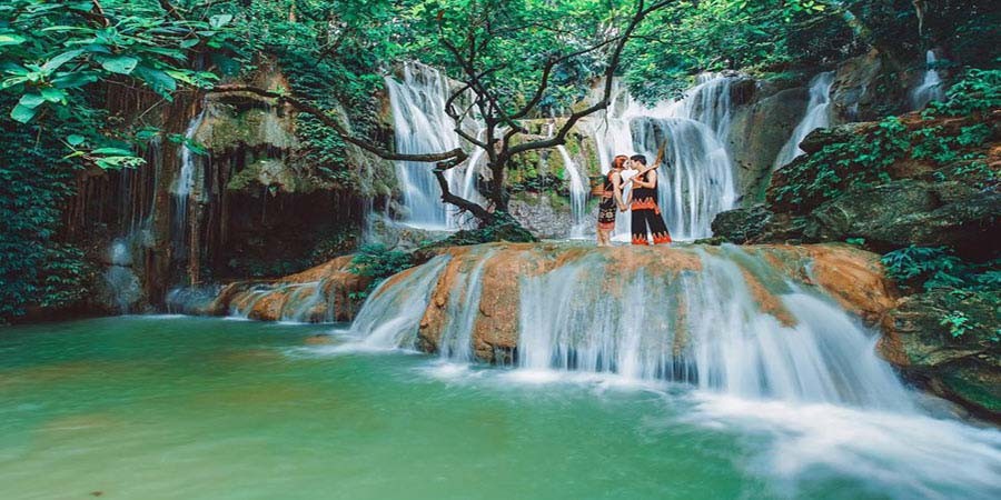 Khung cảnh hùng vĩ của thác Dải Yếm vào tháng 9