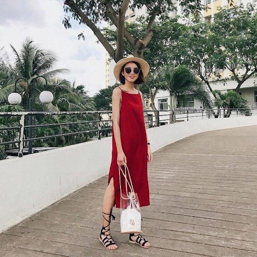 Đi du lịch Singapore nên mặc gì? Váy hai dây nữ tính
