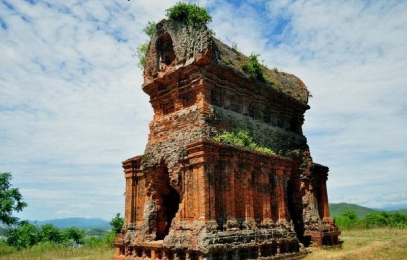 Tháp yên ngựa