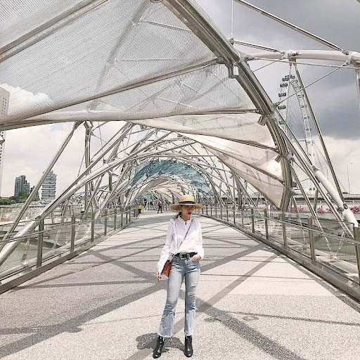 Đi du lịch Singapore nên mặc gì gợi ý mạng chiếc quần ống loe điệu đà