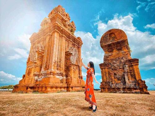 Tất tần tật kinh nghiệm du lịch tháp Bánh Ít 2023