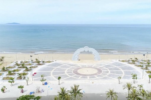 Bãi biển Xuân Thành