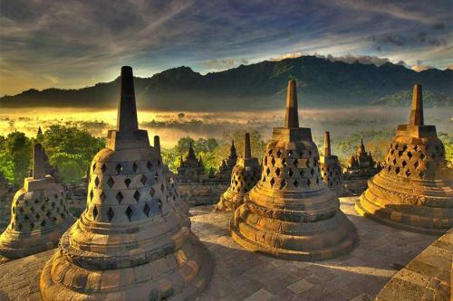 Đền Borobudur ở đâu? Khám phá vẻ đẹp độc đáo của ngôi đền Phật giáo lớn nhất thế giới Borobudur.