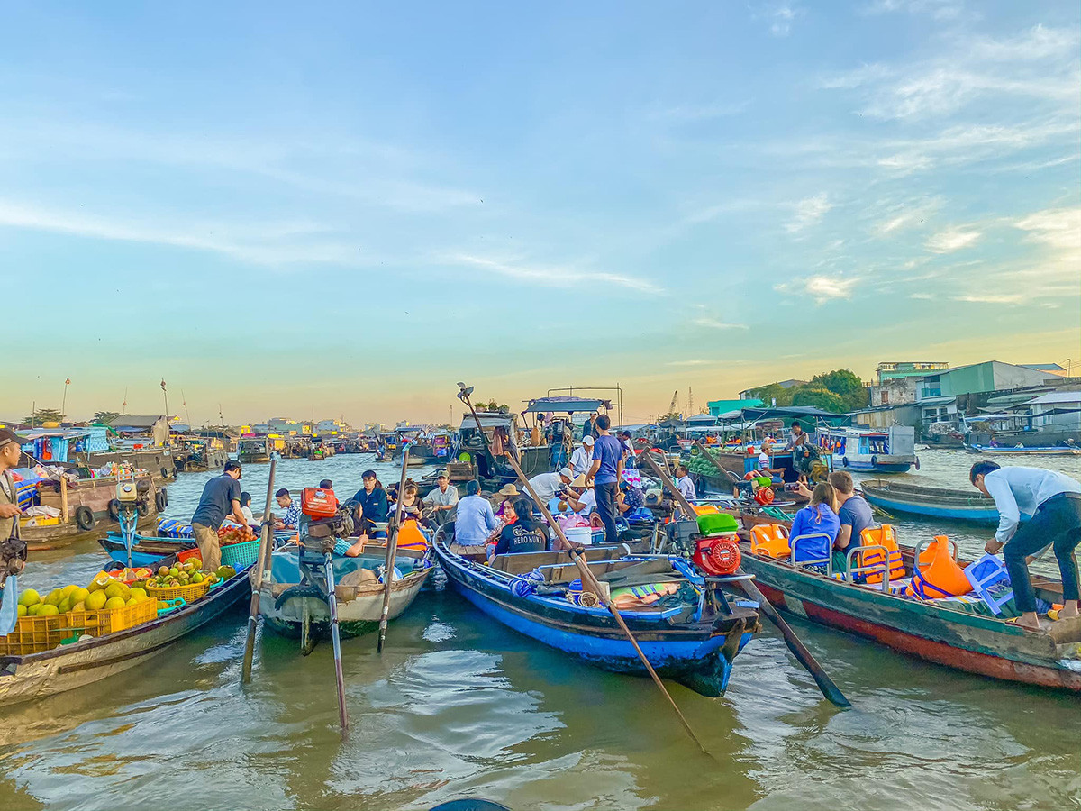du lịch Miền Tây tháng 4