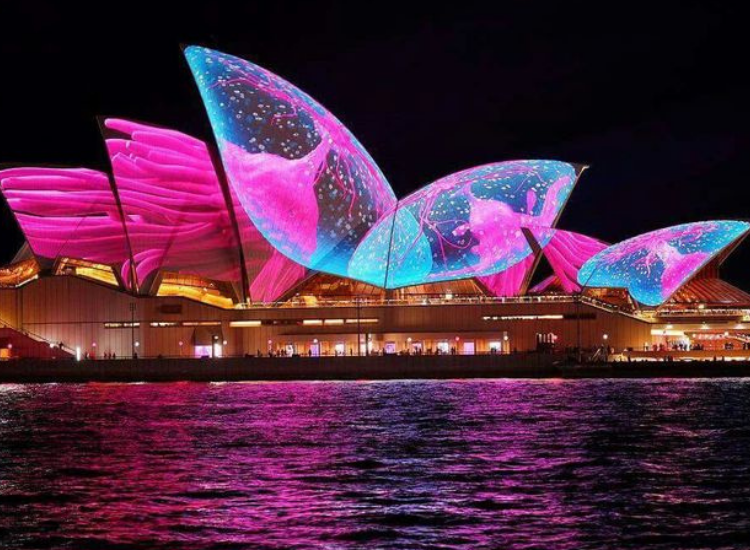 Nhà hát Opera Sydney bừng sáng trong lễ hội Vivid Nhà hát Opera Sydney trình chiếu ánh sáng nghệ thuật trong lễ hội Vivid Sydney