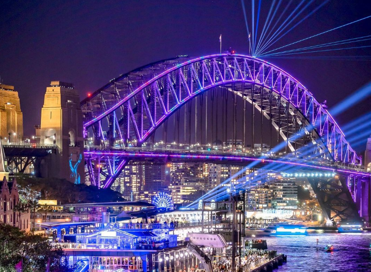 Cầu cảng Sydney lung linh ánh đèn mùa Vivid Cầu cảng Sydney rực rỡ ánh sáng trong lễ hội Vivid Sydney Úc