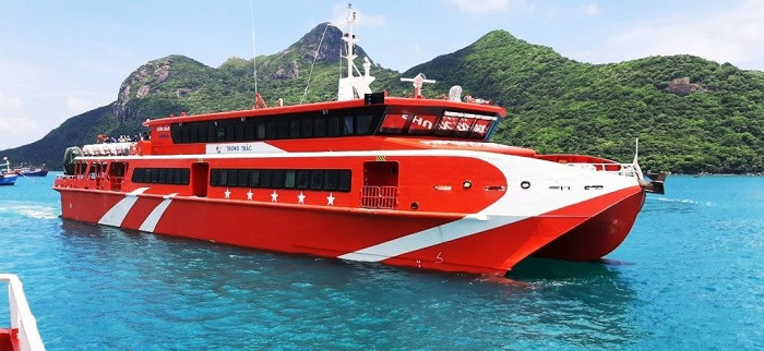 Tàu cao tốc di chuyển trên sông tại Cà Mau Tàu cao tốc Cà Mau di chuyển trên sông đưa du khách ra Đất Mũi
