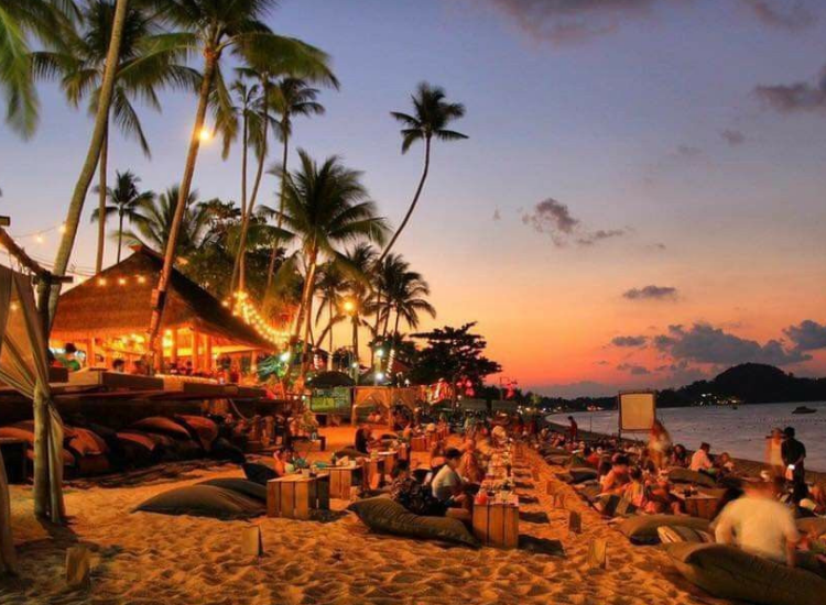 Bar ven biển Mũi Né với không khí nightlife sôi động cho du khách